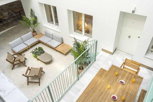 Property grounds - Housing Lagunillas by Sharing Co (Málaga)