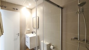 Bruser, hårtørrer, håndklæder