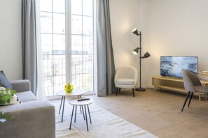 TV - Housing Lagunillas by Sharing Co (Málaga)