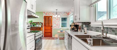 House (3 Bedrooms) | Interior