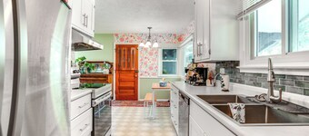 Family-friendly Cottage Grove Home w/ Fireplace!