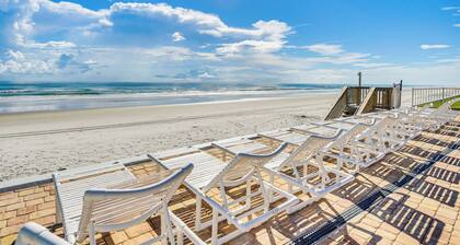 New Smyrna Beach Condo on Water: Rest, Swim & Play
