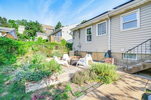 House (2 Bedrooms) | Interior - St Louis Home < 1 Mi to Forest Park! (St. Louis)
