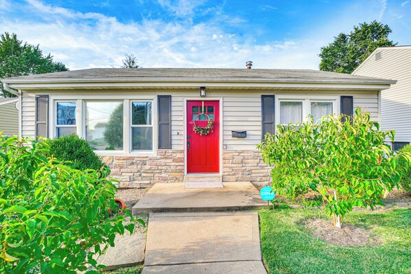 House (2 Bedrooms) | Interior - St Louis Home < 1 Mi to Forest Park! (St. Louis)