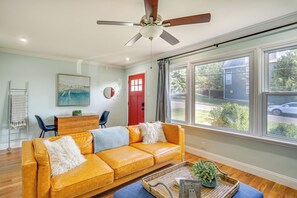 House (2 Bedrooms) | Interior - St Louis Home < 1 Mi to Forest Park! (St. Louis)