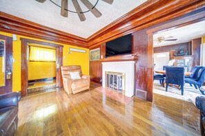 House (3 Bedrooms) | Interior - Family-friendly Home: Walk to Lake Erie! (Erie)