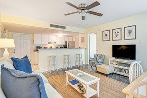 Apartment (2 Bedrooms) | Interior - Beach & Pool Access: Resort-style Myrtle Beach Gem (Myrtle Beach)