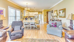 Interior - Walk to Seaside: North Myrtle Beach Gem w/ Views! (North Myrtle Beach)