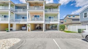 Interior - Walk to Seaside: North Myrtle Beach Gem w/ Views! (North Myrtle Beach)