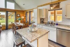 House (3 Bedrooms) | Interior