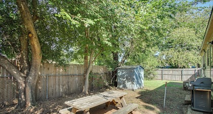 ~ 1 Mi to University of Oklahoma: Norman Cottage
