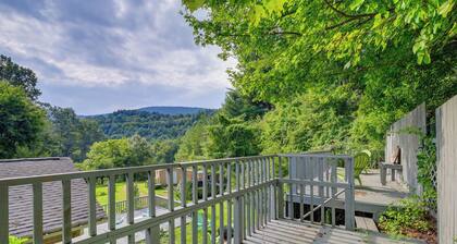 Fire Pit & Mountain Views: Quiet Sparta Getaway