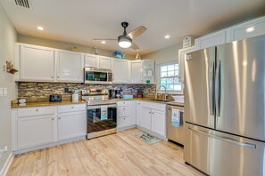 Interior - Retreat Near River & Marinas in Cape Coral (Cape Coral)