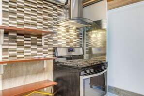 House (2 Bedrooms) | Interior - Aurora Abode: 7 Mi to Dtwn Denver! (Aurora)