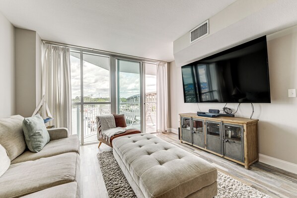 Interior - 2 Mi to Ocean: Waterfront North Myrtle Beach Condo (North Myrtle Beach)