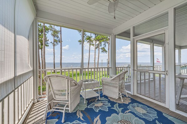 House (3 Bedrooms) | Interior - Riverfront Aurora Home w/ Deck & Private Pier! (Aurora)