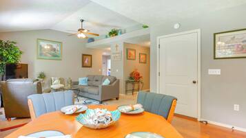 House (3 Bedrooms) | Interior