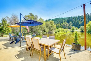 House (1 Bedroom) | Front of property - Southern Oregon Cabin: Fire Pit & Private Pond! (Oakland)