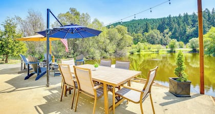 Southern Oregon Cabin: Fire Pit & Private Pond!