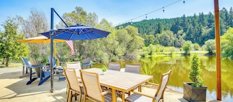 Southern Oregon Cabin: Fire Pit & Private Pond!
