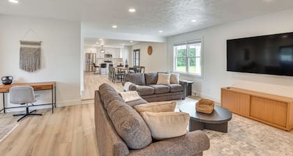 Charming Middlebury Retreat w/ Patio & Fire Pit
