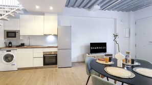 Fridge, microwave, oven, coffee/tea maker