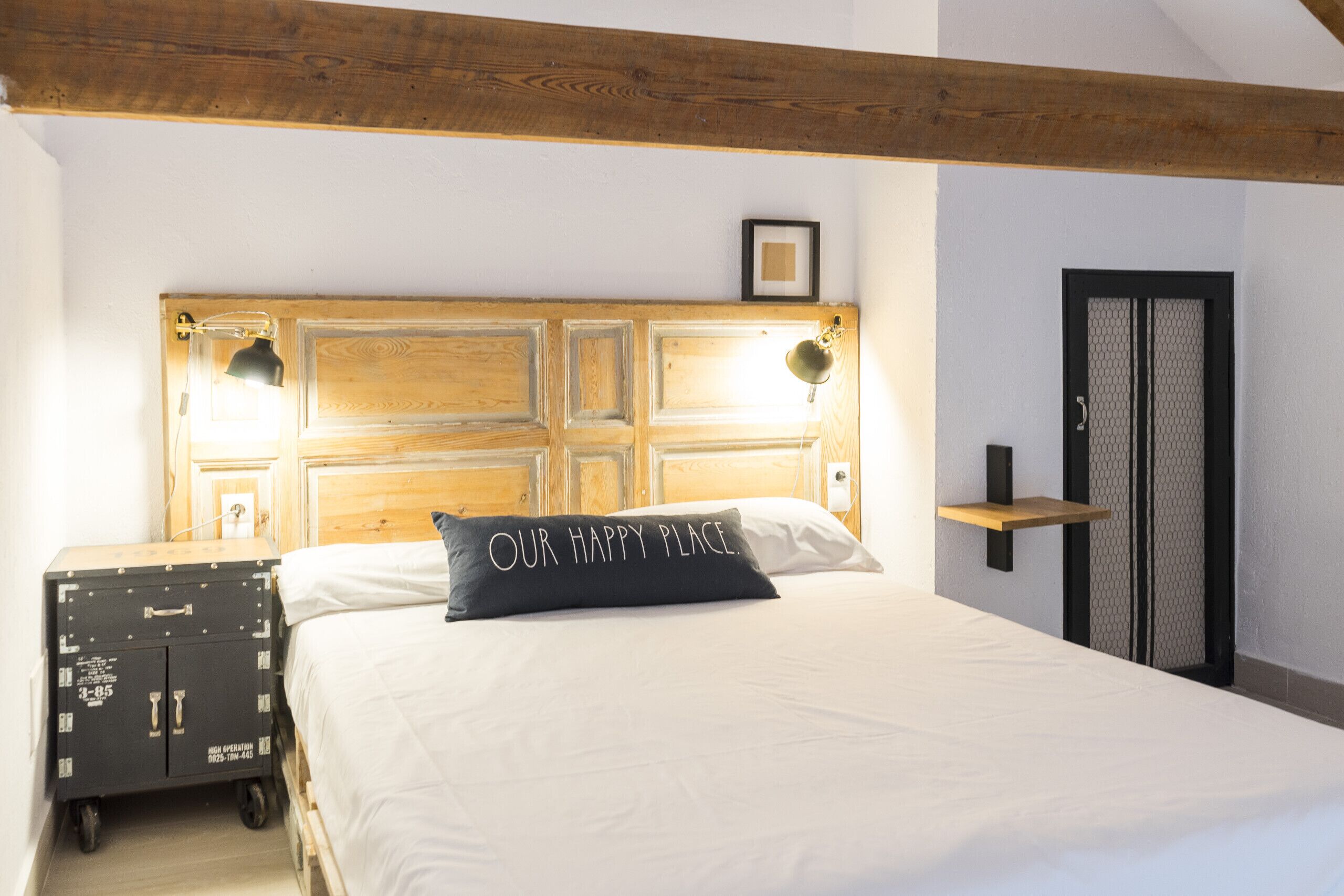 3 slaapkamers, een strijkplank/strijkijzer, gratis wifi, beddengoed