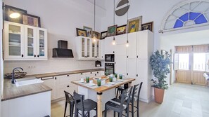 Fridge, microwave, oven, dishwasher - Housing Zamora by Sharing Co (Málaga)