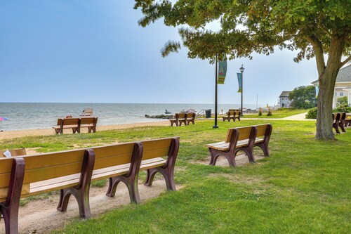 Walk to Beaches: Sunny East Haven Home w/ Grill