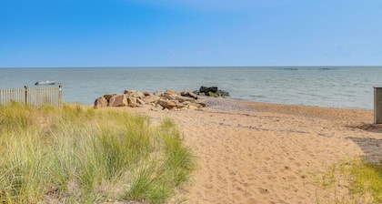 Walk to Beaches: Sunny East Haven Home w/ Grill