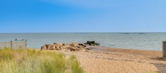 Walk to Beaches: Sunny East Haven Home w/ Grill