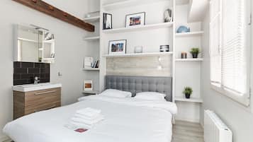 1 Schlafzimmer, Schreibtisch, BĂŒgeleisen/BĂŒgelbrett, Reisekinderbett