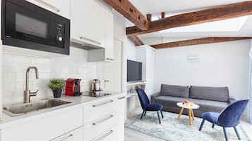 KĂŒhlschrank, Mikrowelle, Herdplatte, GeschirrspĂŒler