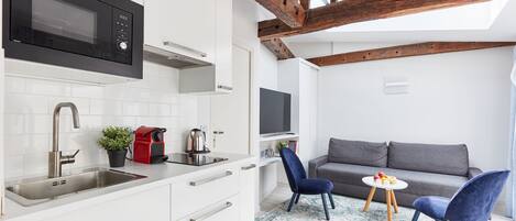 冰箱、微波炉、炉灶、洗碗机