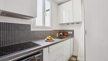 KĂŒhlschrank, Mikrowelle, Ofen, Herdplatte