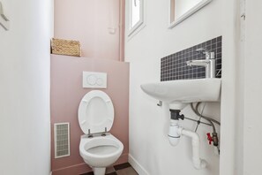 Dusche, Haartrockner, Handtücher, Shampoo