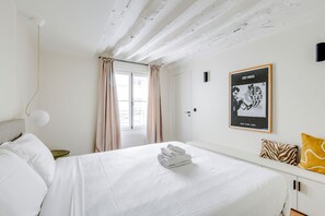 2 bedrooms, desk, iron/ironing board, travel cot - Spacious 2BR by Musee d'Orsay - Seine (Paris)