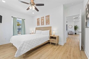 4 室のベッドルーム、アイロン / アイロン台、WiFi、ベッドシーツ