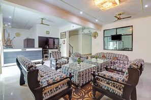 Télévision LED de 32 pouces avec chaînes par satellite