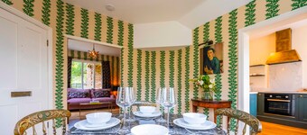Luxurious Vineyard Hideaway At Stanlake Park