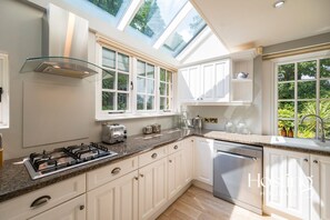 Maison | 4 chambres, bureau, fer et planche à repasser