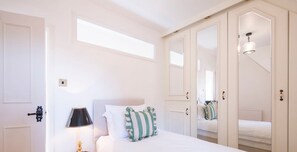 Ferienhaus | 4 Schlafzimmer, Schreibtisch, Bügeleisen/Bügelbrett, Internetzugang