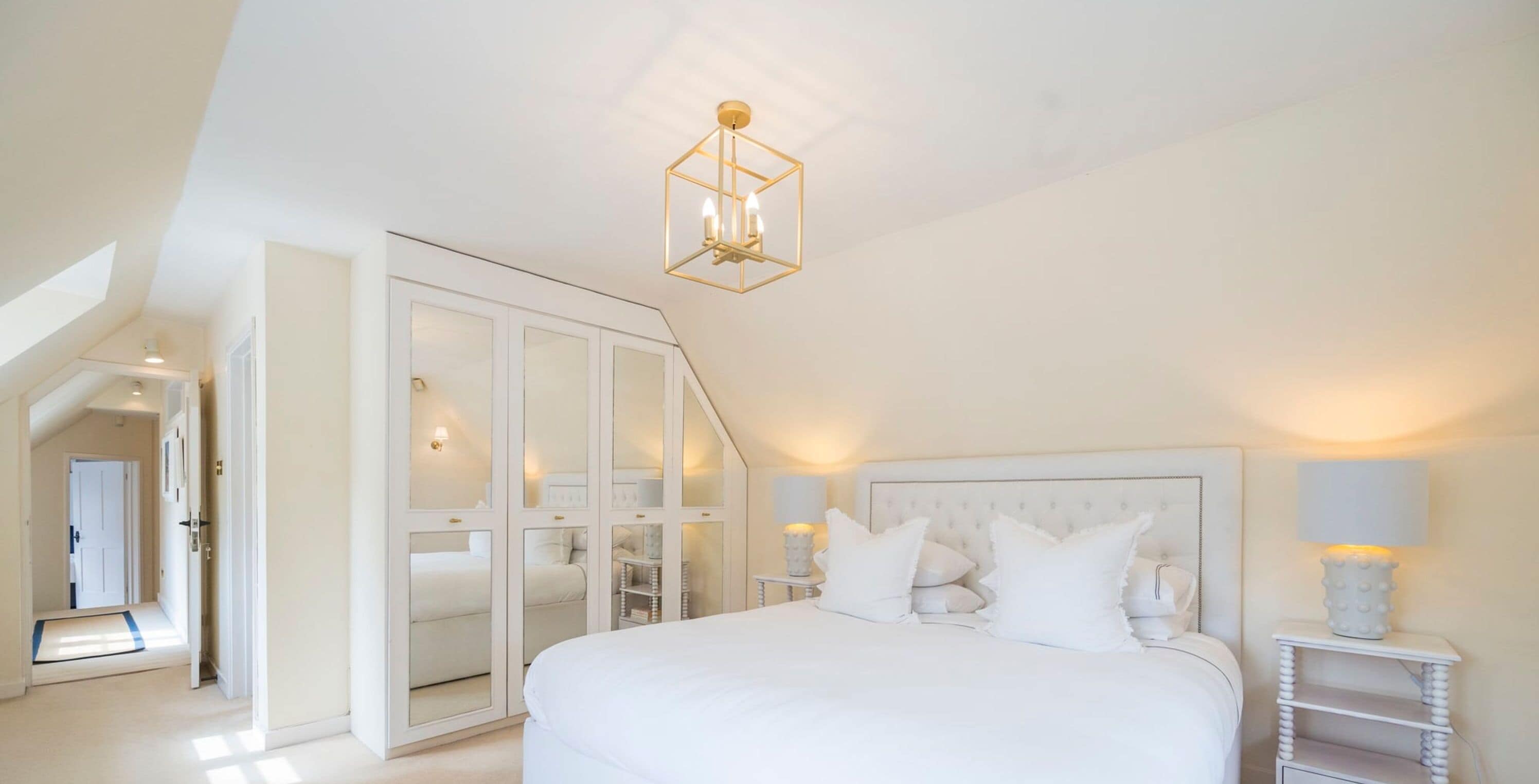 House | 4 bedrooms, desk, iron/ironing board, Internet