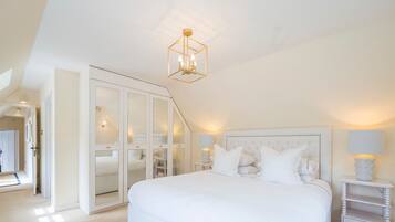 Rumah | 4 kamar tidur, meja kerja, setrika/meja setrika, dan internet