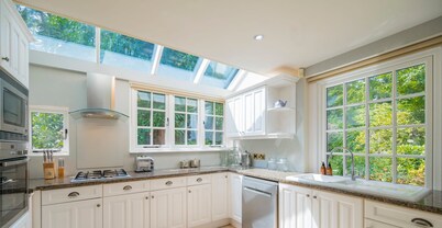 Magnolia Lodge - 4 Beds Fabulous Garden Parking