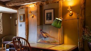 House | 6 bedrooms, desk, iron/ironing board, Internet