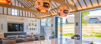 Honeybuzz Barn - Stunning 4-bed Rural Paradise
