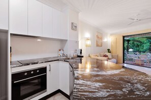 Apartment | 1 bedroom, Internet - Cozy Waterfront - Free Parking Pool (Cairns North)