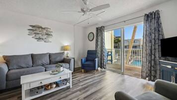 Apartment | 2 bedrooms, desk, Internet