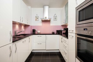 2 bedrooms, Internet - A Metropolitan Vista (London)